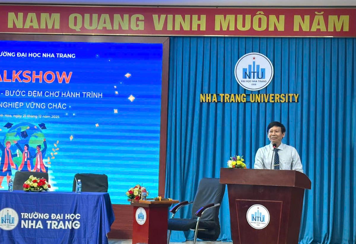 PGS.TS Đặng Xuân Phương - Trưởng phòng Đào tạo SĐH phát biểu khai mạc Talk show